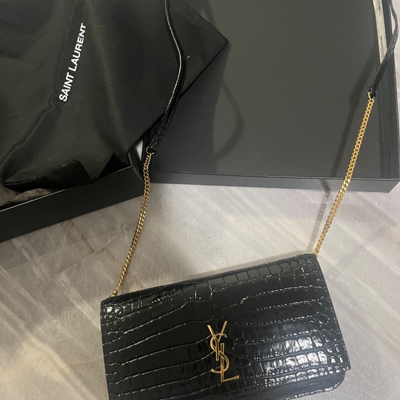 Cassandre Phone Holder with Strap in Shiny Crocodile-Embossed Leather - Picture 3 of 7